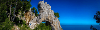 Capri híres sziklaképződményének helyreállítása a Mapei Mape-Antique cementmentes anyagaival